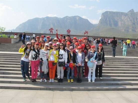 洪海led三面翻显示屏公司优秀员工畅游云台山