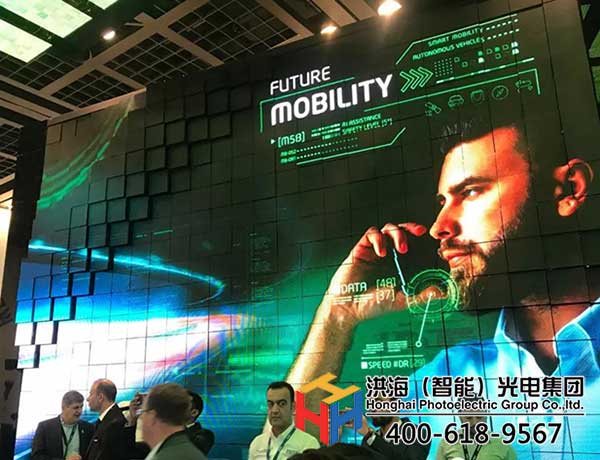 律动十足，百变造型—机械波浪屏装饰城市新媒体广告