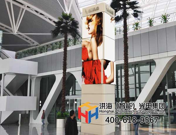 旋转魔方柱，获得商业广告巨大价值的广告机器人