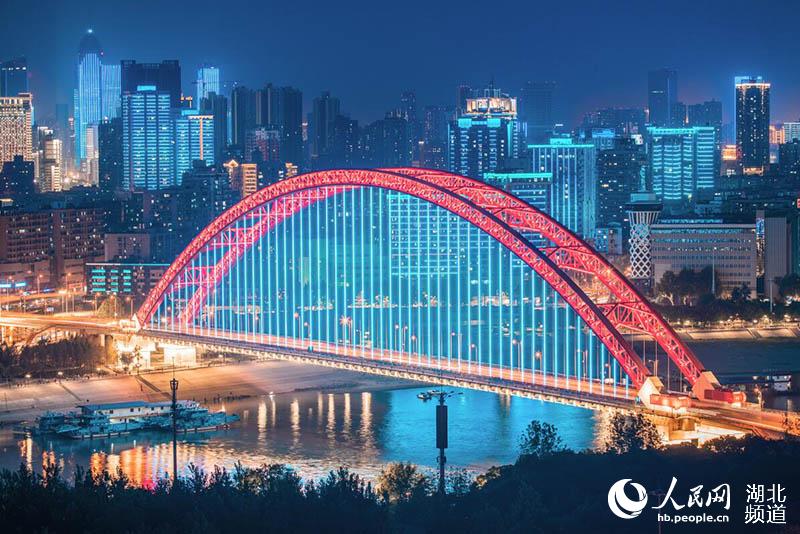 震撼！LED幕墙灯光技术助力70周年大型灯光秀，告白祖国！