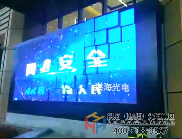 伸缩波浪屏在美化城市方面发挥着独特的作用。