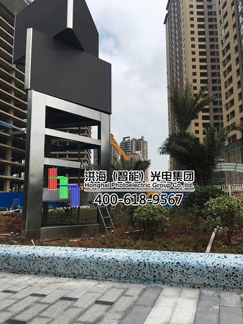 洪海LED旋转魔方柱施工现场图