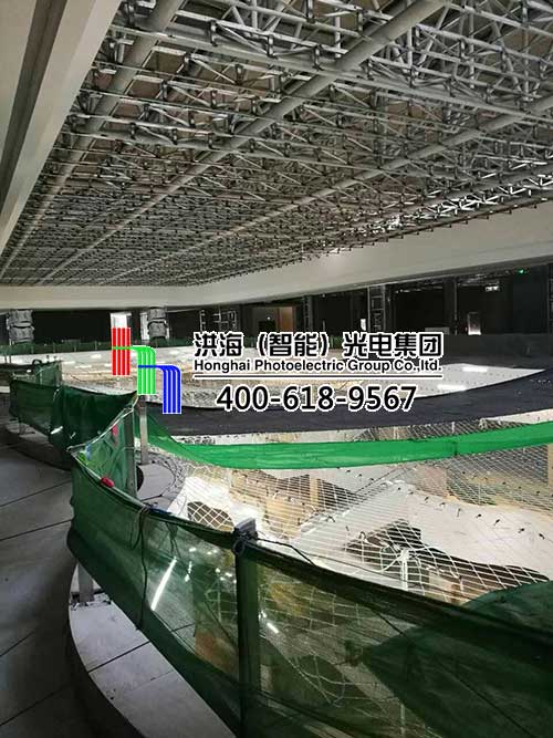 临沂齐鲁园广场LED天幕安装现场