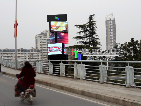 盐城LED旋转魔方柱屏现场图 盐城LED旋转魔方柱屏现场图