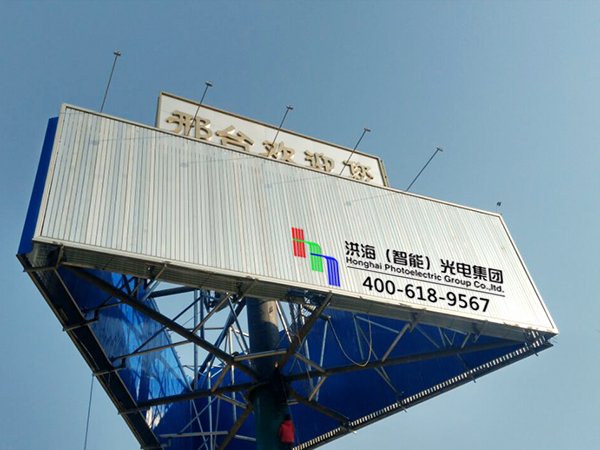 河北邢台高炮三面体单立柱广告牌